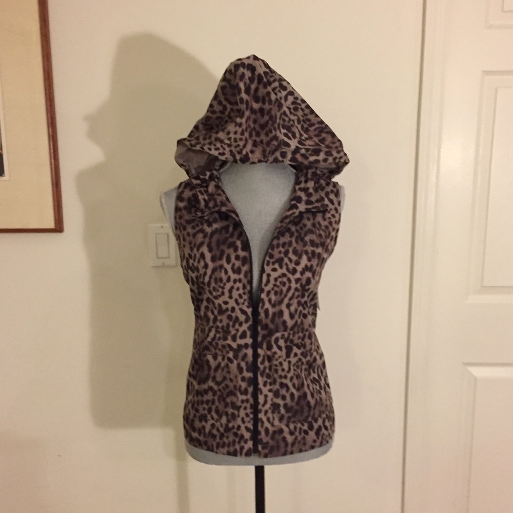 VINCE CAMUTO - Leopard Print Hooded Cargo Vest - Picture 1 of 10